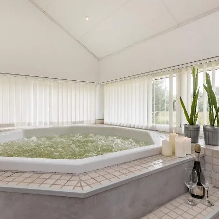Four-bedroom In 24 Ferienhaus Blåvand