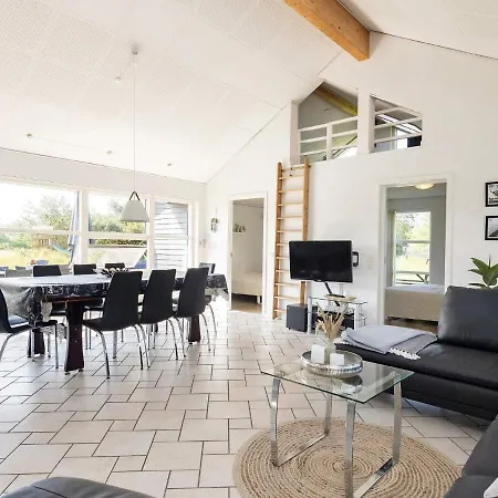 Four-bedroom In 24 *