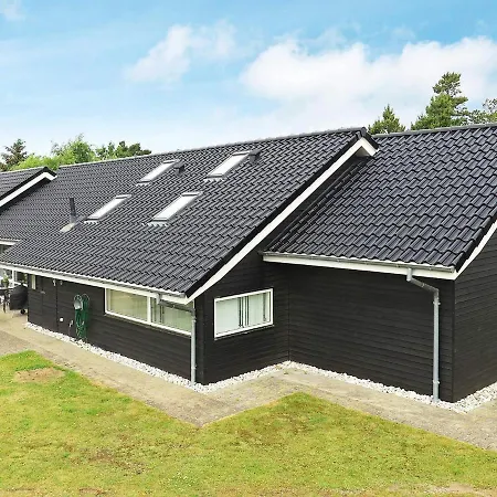 Four-bedroom In 24 Ferienhaus Blåvand