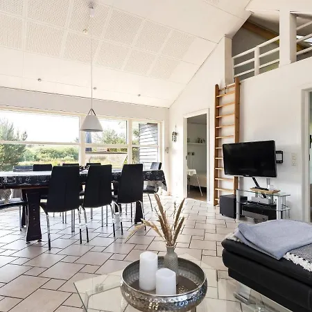 Four-bedroom In 24