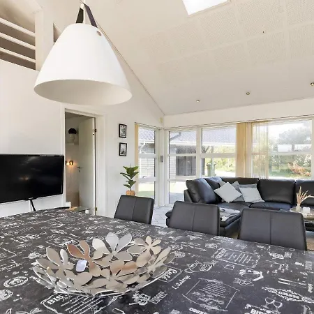 Four-bedroom In 24 Blåvand