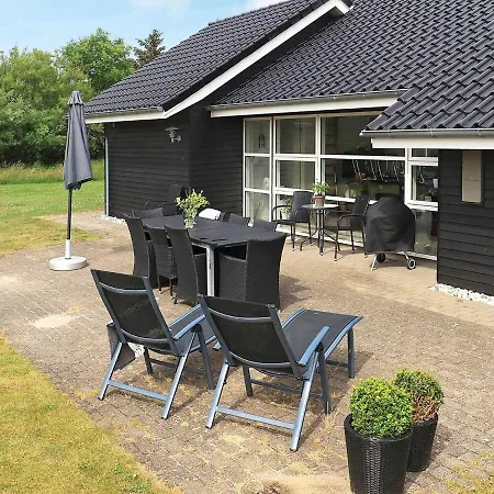 Ferienhaus Four-bedroom In 24 Blåvand