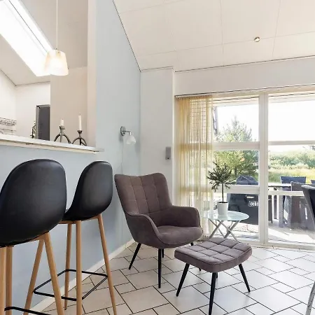 Ferienhaus Four-bedroom In 24 *