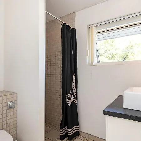 Four-bedroom In 24 Ferienhaus