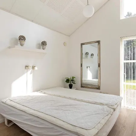 Ferienhaus Four-bedroom In 24