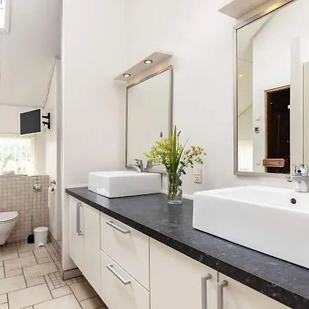 Four-bedroom In 24 *