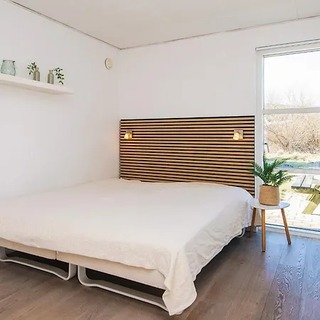 Ferienhaus Four-bedroom In 24